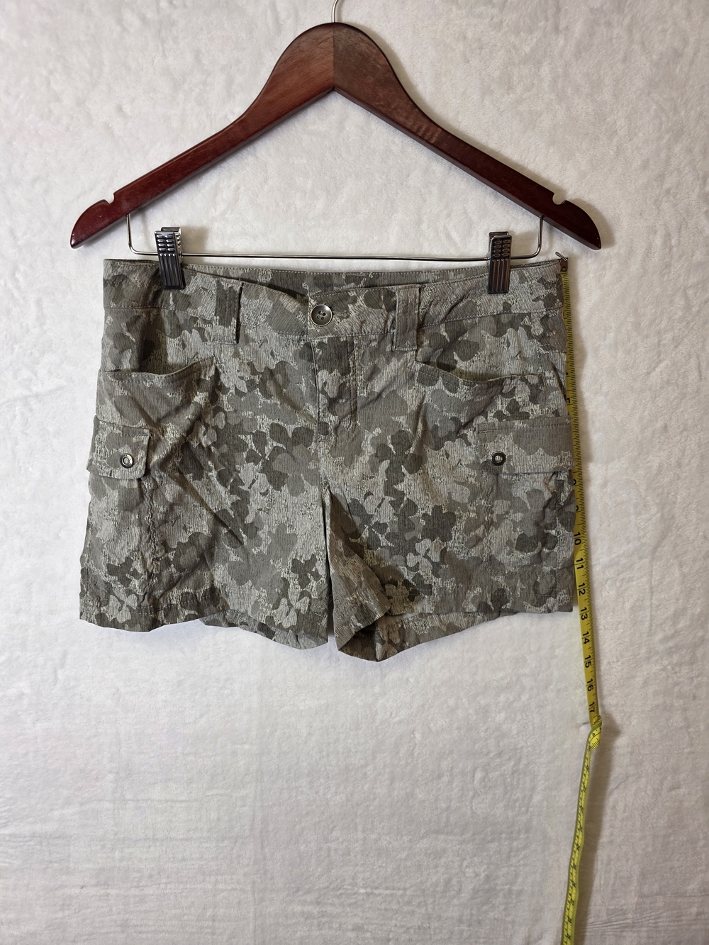 Eddie Bauer Floral Camo Cargo Shorts - Olive